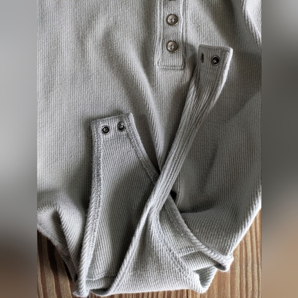 Abercrombie & Fitch A&F Gray Green Ribbed Short Sleeve Button Down Bodysuit XS - Picture 7 of 8